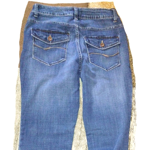 Like New LEE'S Platinum Label Curvy Fit Bootcut/Flare Jeans - Picture 13 of 16
